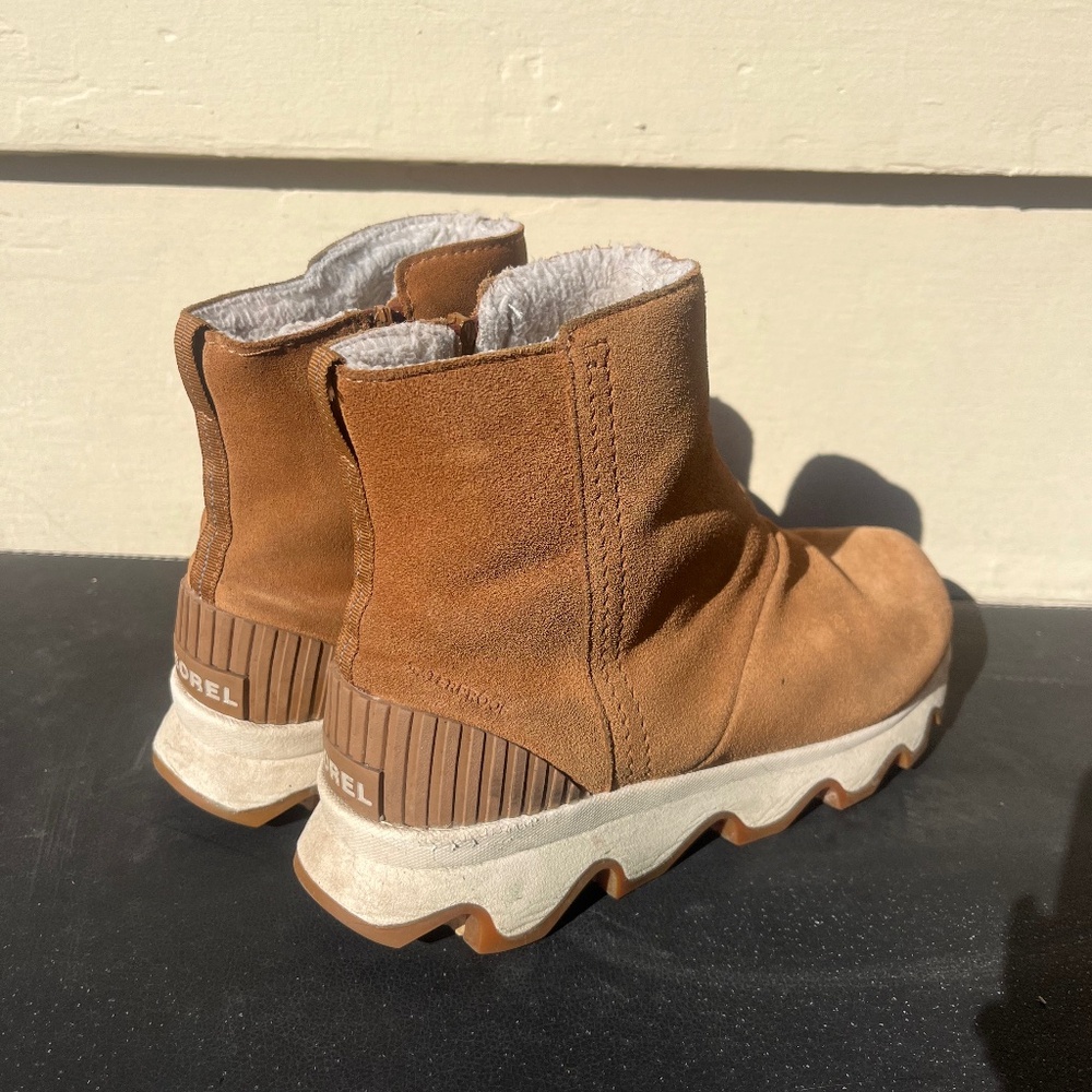 Sorel  women’s leather zip boots sz. 8